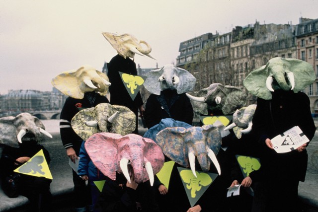 Les éléphants masqués à Paris en 1989 © Jean-Pierre Edin / Robin des Bois